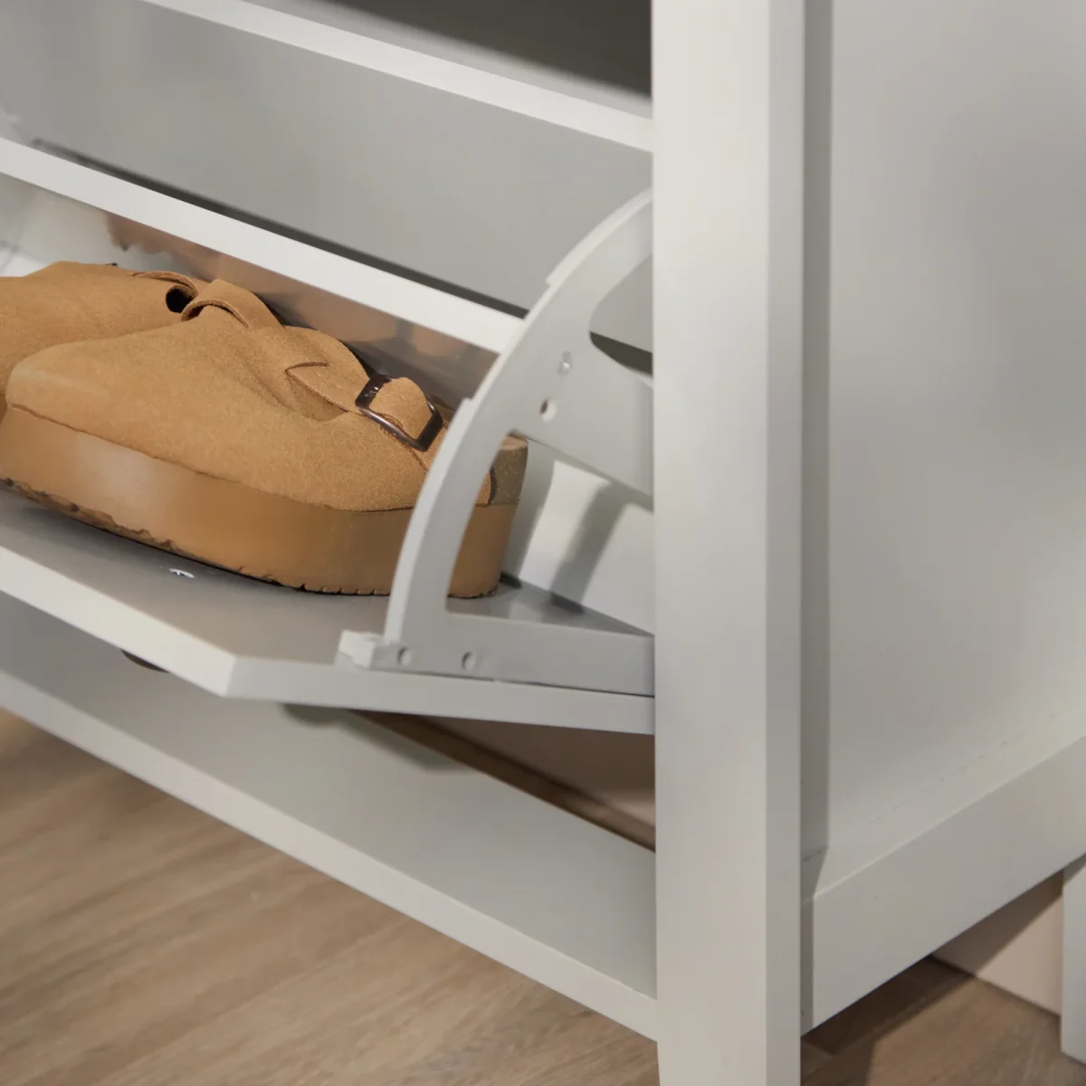Sandhurst 60cm Three Door Shoe Cabinet - Snow White with Coastal Oak Top - Image 4